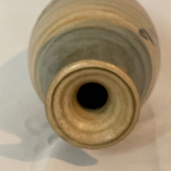 SOLD Small Studio Pottery Swirl Vase Signed by Artist Sarah Culbreth - Picture 5 of 6